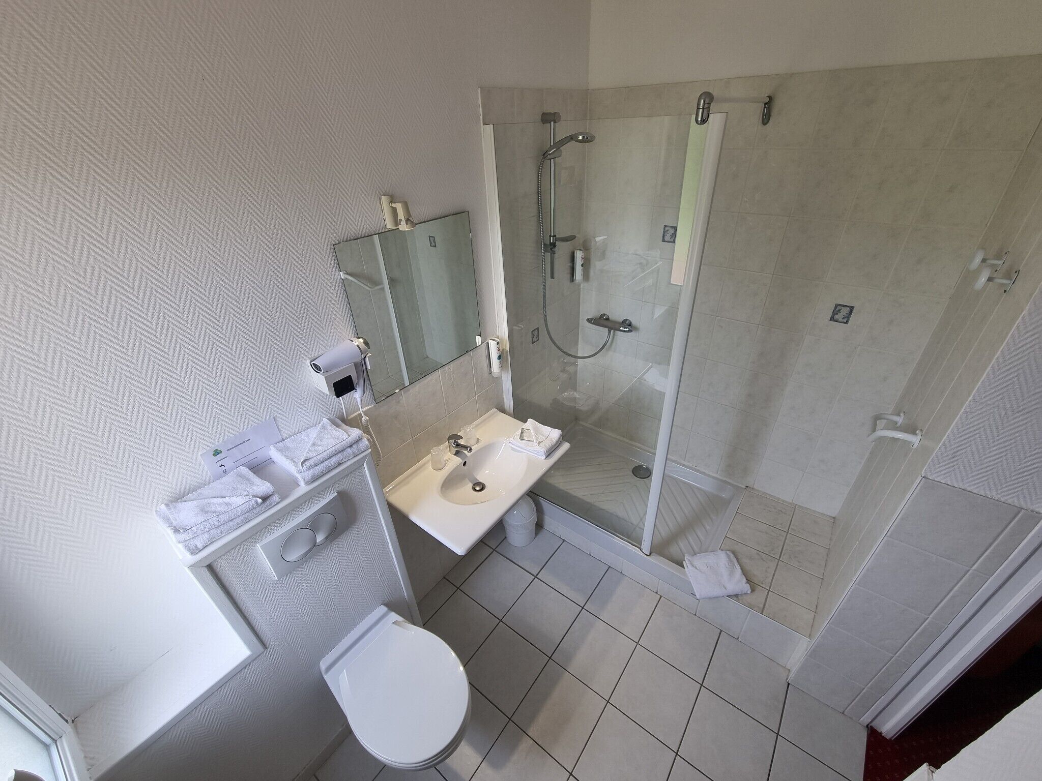 standard double room | bathroom | shower, free toiletries, hair dryer, towels