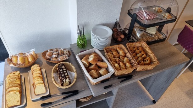Frokostbuffé hver dag (mot et tillegg)