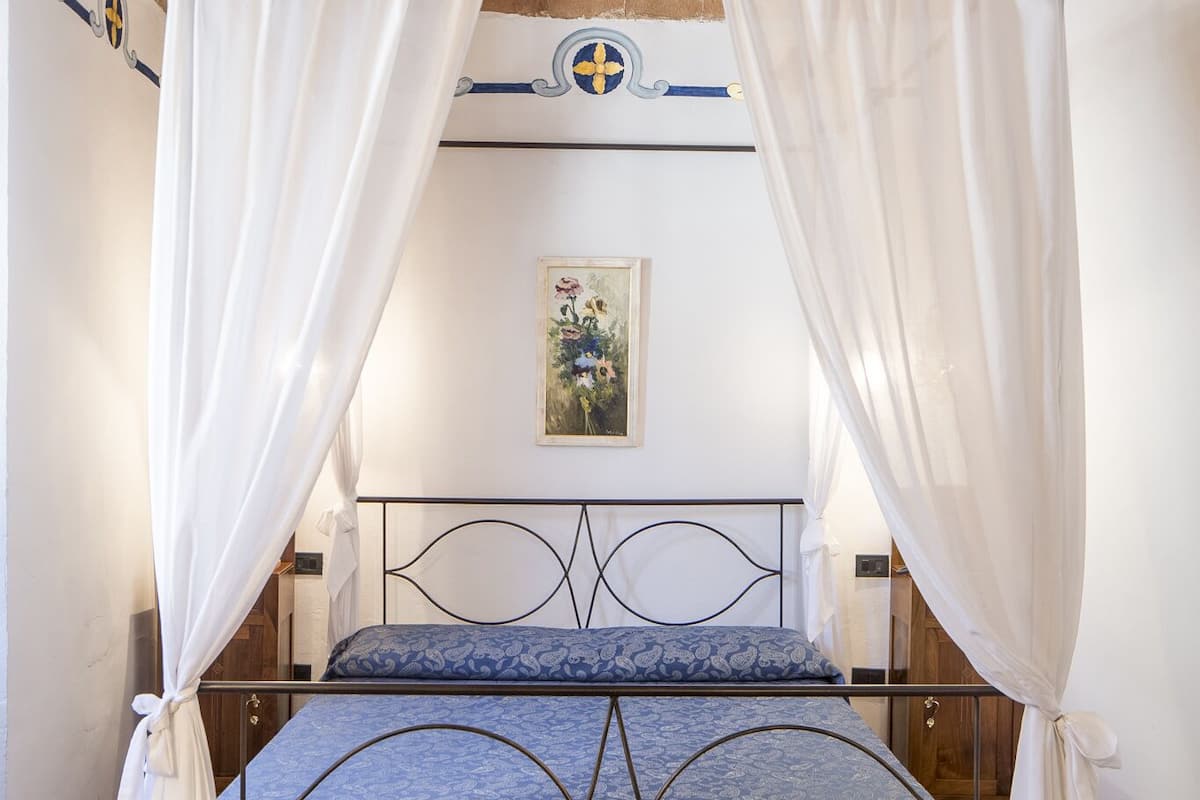 suite | down duvets, in-room safe, individually decorated