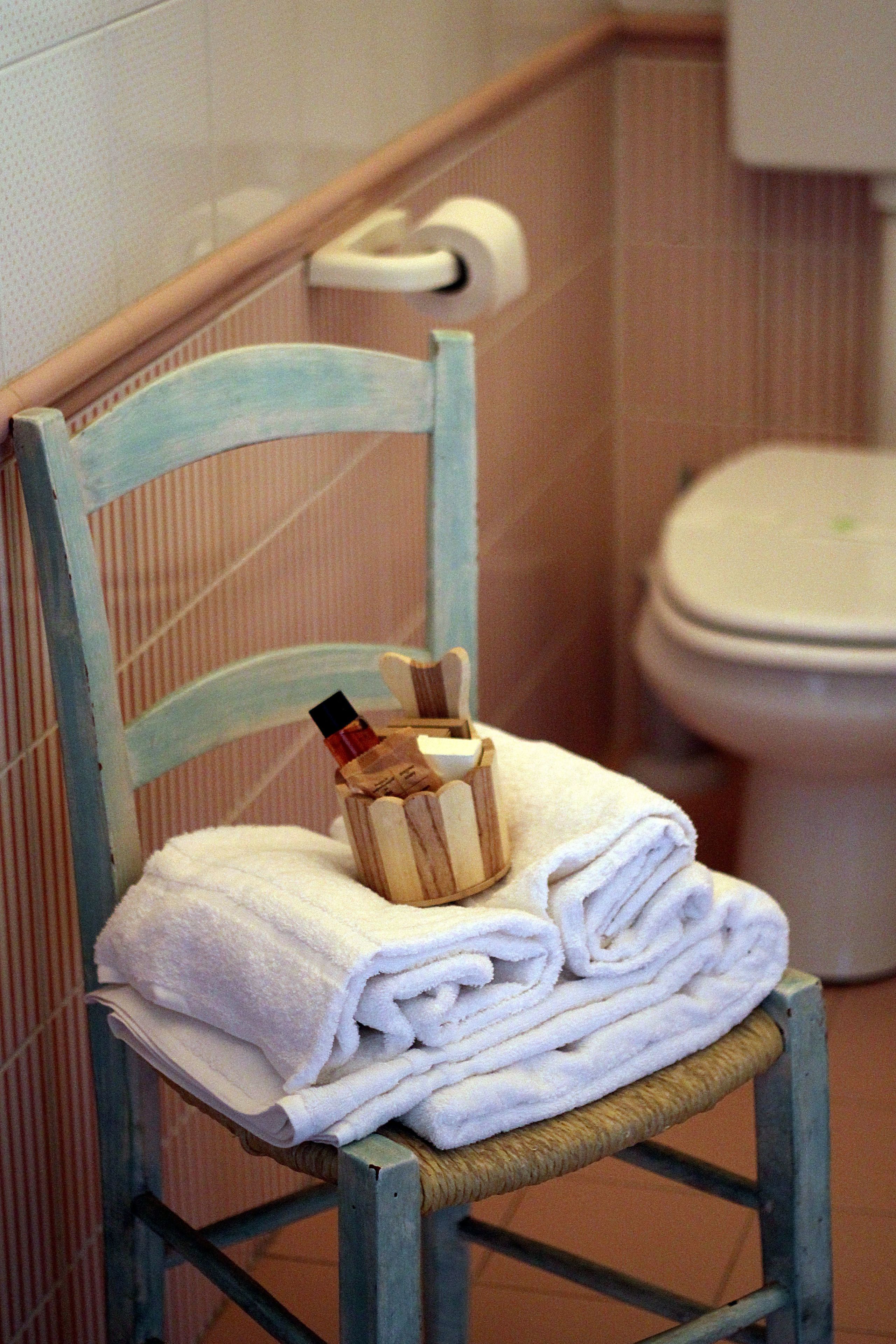 standard room | bathroom | shower, rainfall showerhead, free toiletries, hair dryer