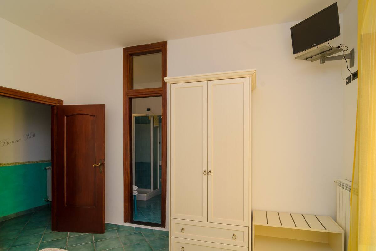 Room amenity