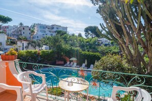 Quarto casal standard, vista para o jardim | Sacada