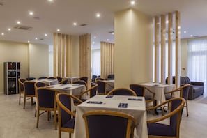 Free daily continental breakfast  - Hotel Sete Cidades (Ponta Delgada)