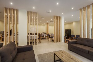 Lobby sitting area - Hotel Sete Cidades (Ponta Delgada)