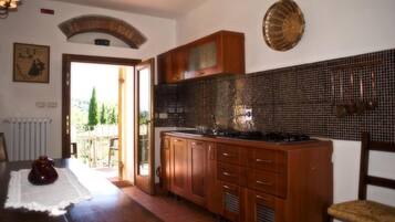 Fridge, oven, cookware/dishes/utensils, freezer