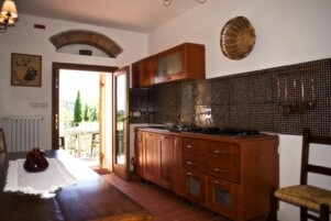 Fridge, oven, cookware/dishes/utensils, freezer