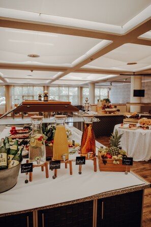 Tägliches Frühstücksbuffet gegen Gebühr