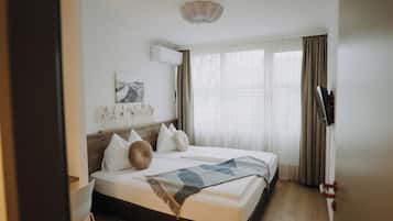 Double Room | Hypo-allergenic bedding, in-room safe, desk, blackout curtains