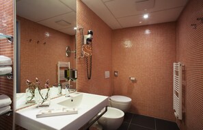 Superior Double Room | Bathroom | Hair dryer, bathrobes, slippers, towels