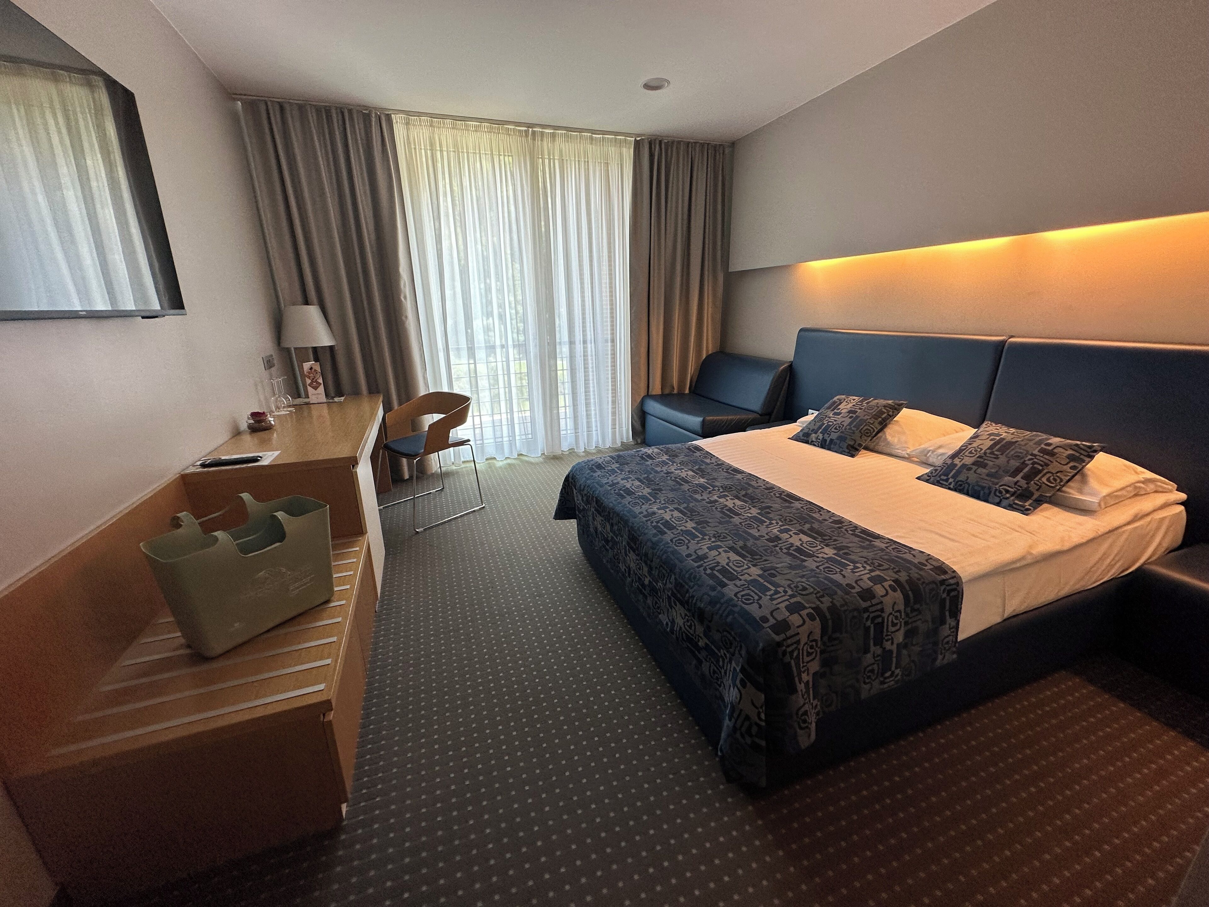 ห้องสแตนดาร์ดซิงเกิล | มินิบาร์, ตู้นิรภัยในห้องพัก, โต๊ะทำงาน, ผ้าม่านกันแสง