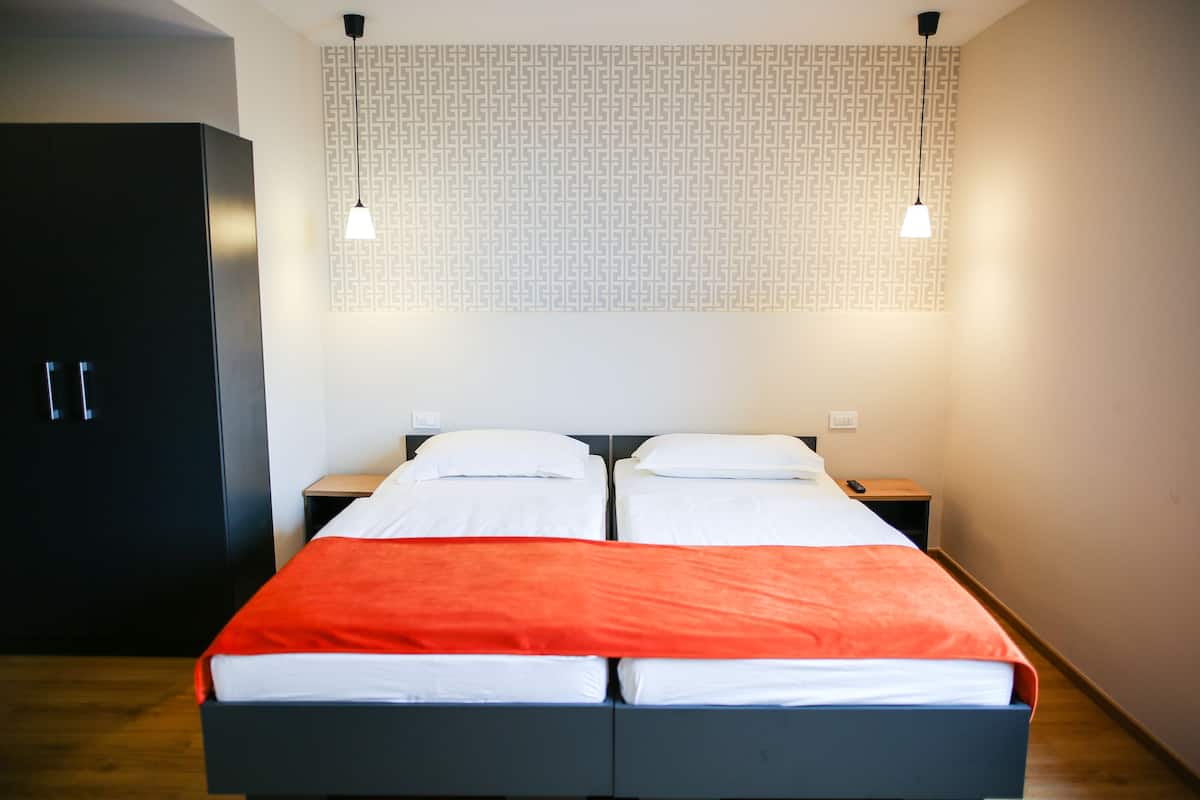Camera Comfort con letto matrimoniale o 2 letti singoli | Biancheria da letto ipoallergenica, materassi Select Comfort