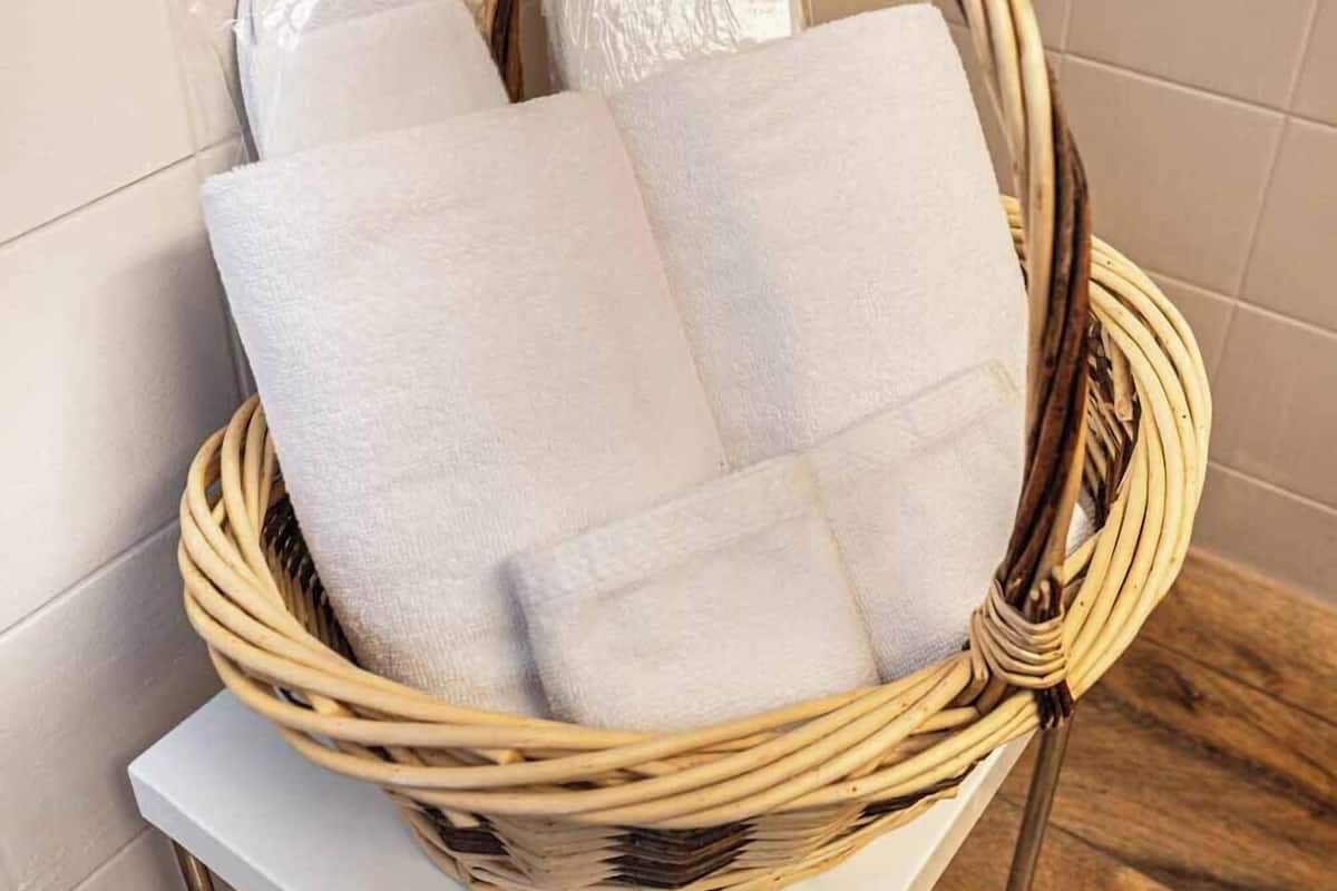 deluxe double room, balcony, mountain view | bathroom | shower, hair dryer, towels