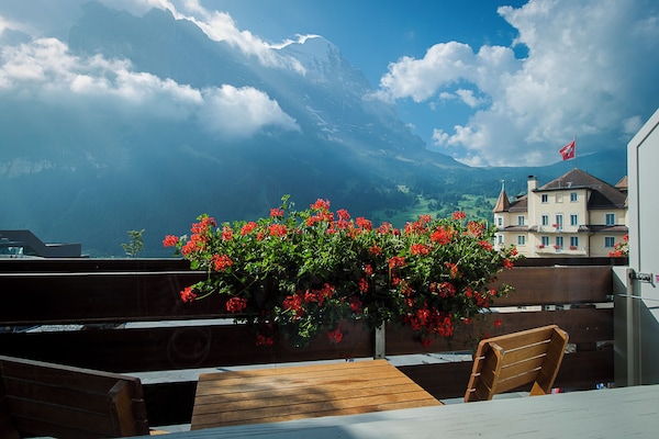 Minibar, in-room safe, desk, free WiFi