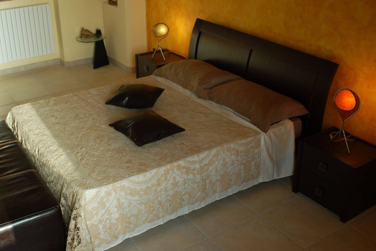 Apartment Penelope | 1 bedroom, down duvets, Select Comfort beds, individually furnished