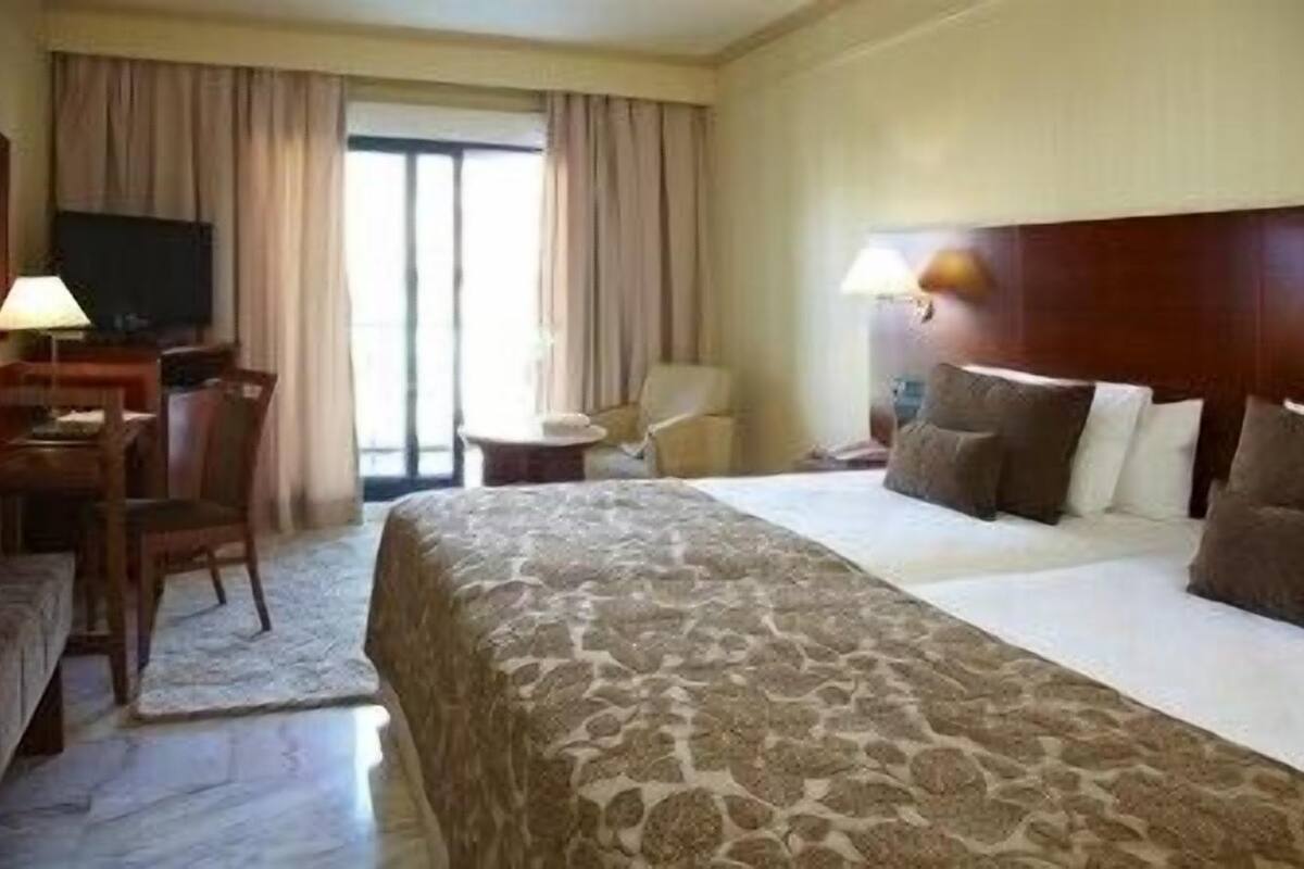Minibar, in-room safe, desk, soundproofing