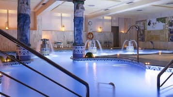 Piscine couverte, piscine extérieure (ouverte en saison)