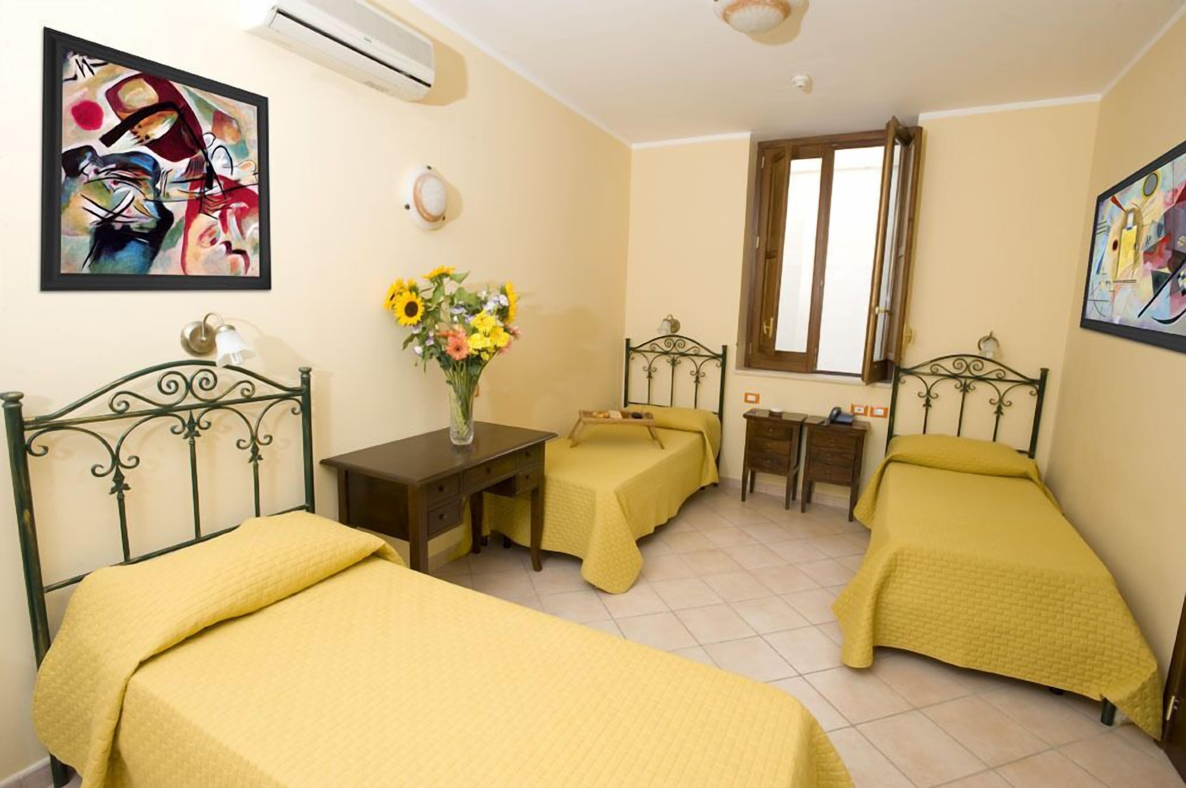 triple room | desk, cots/infant beds, rollaway beds, free wifi