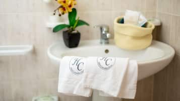 Ducha, artículos de tocador gratuitos, secador de pelo, bidet