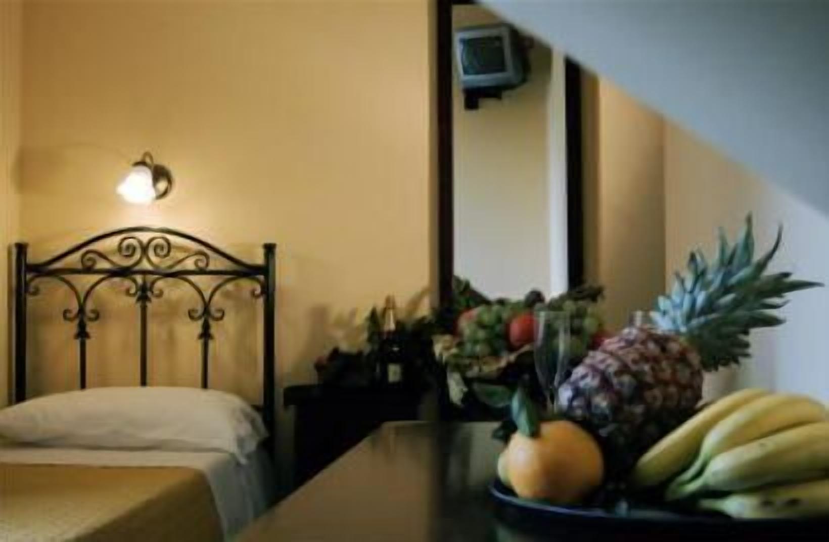 single room | desk, cots/infant beds, rollaway beds, free wifi