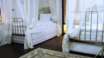 Deluxe Triple Room | In-room safe, soundproofing, iron/ironing board, free WiFi