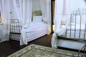 In-room safe, soundproofing, iron/ironing board, free WiFi - Kings Palace - Hostel (Cairo)