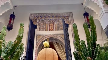 Deluxe-dobbeltværelse - eget badeværelse - udsigt over resort (Chambres  Maniah) | Terrasse/gårdhave