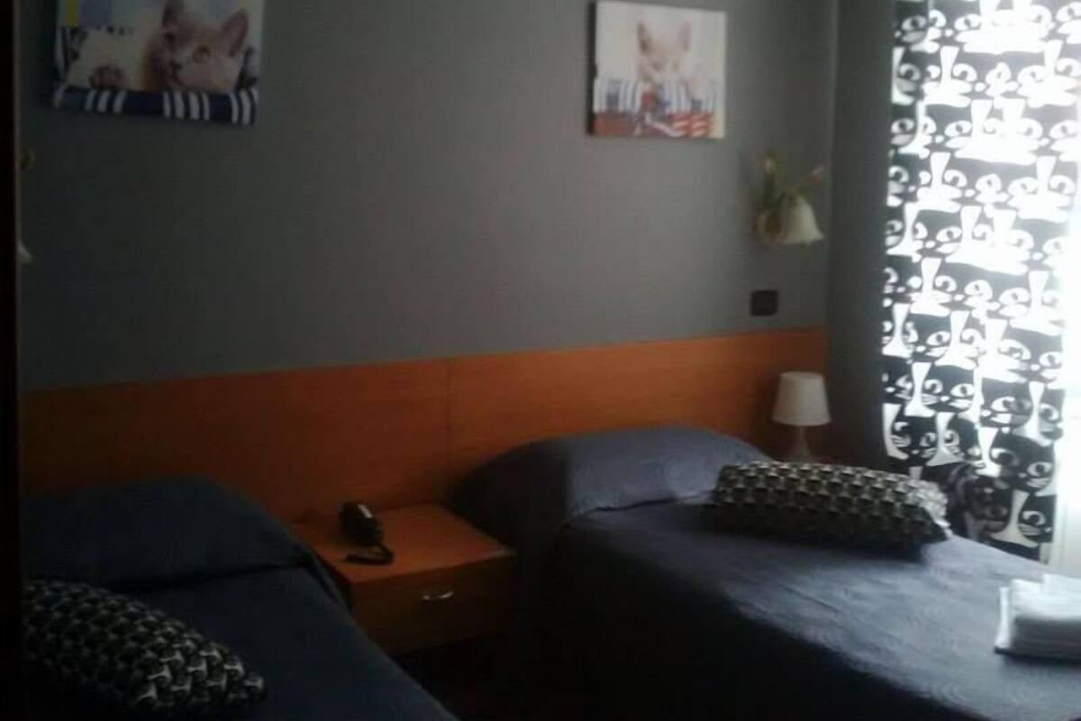 Double Room | Minibar, desk