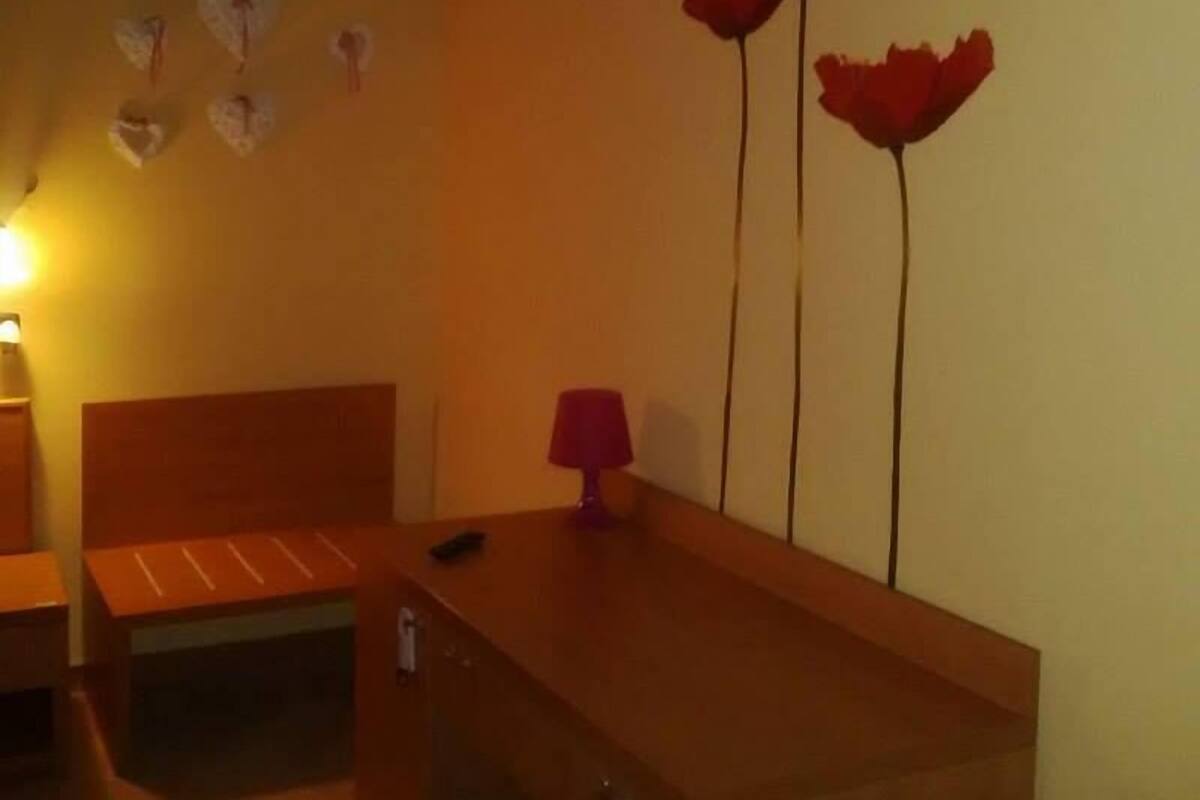 Twin Room | Minibar, desk