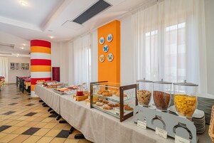 Desayuno bufé gratuito y diario