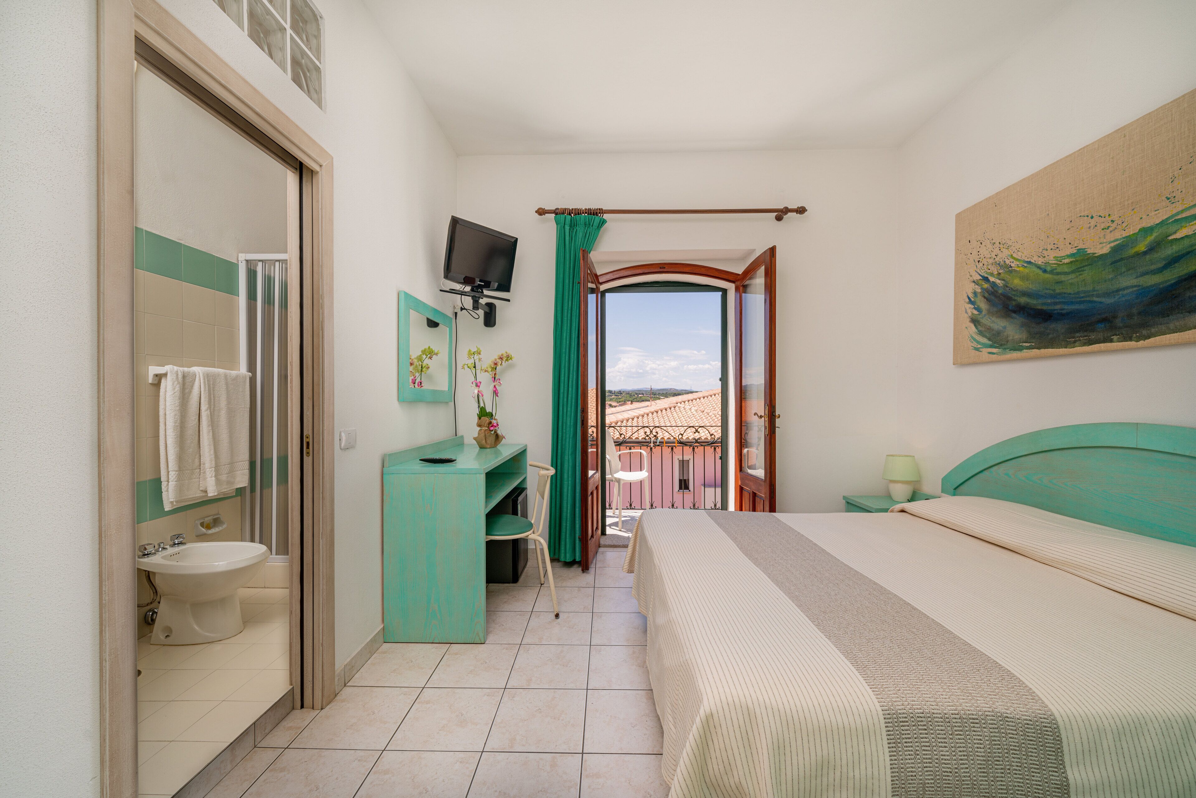 comfort room, balcony | 1 bedroom, frette italian sheets, minibar, in-room safe