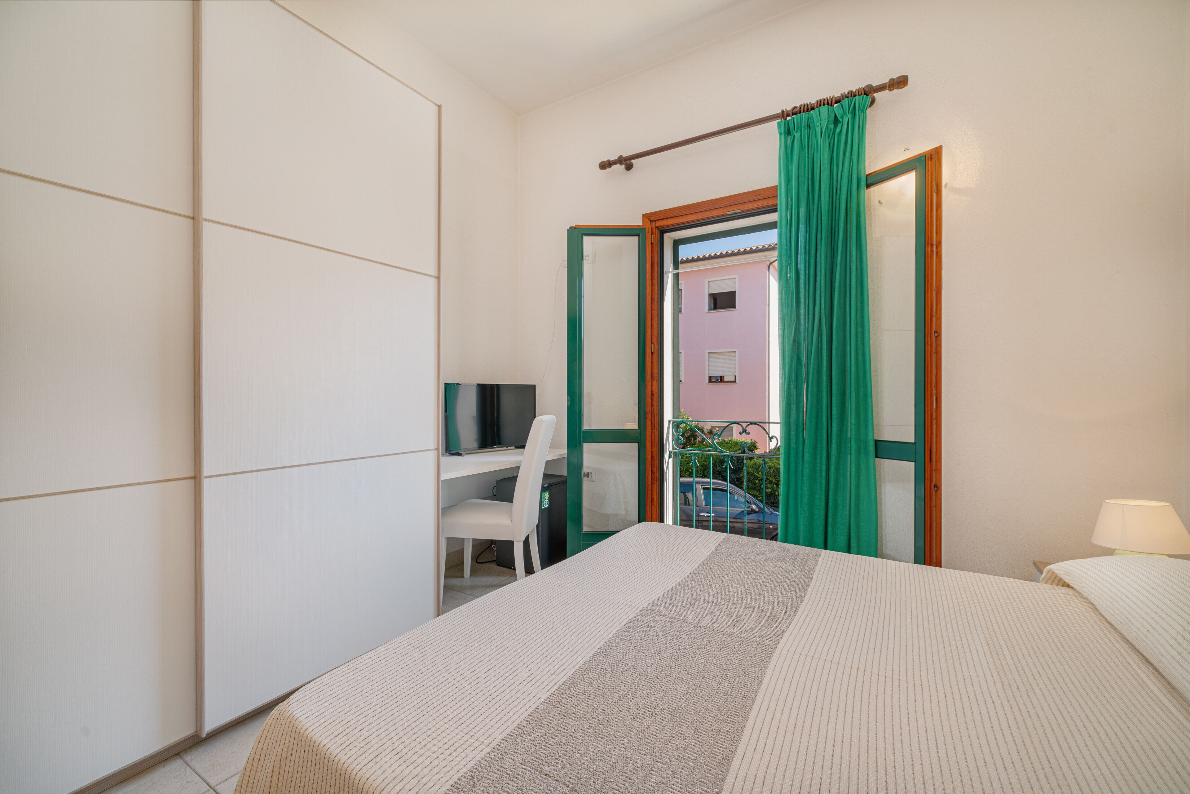 junior suite | 1 bedroom, frette italian sheets, minibar, in-room safe