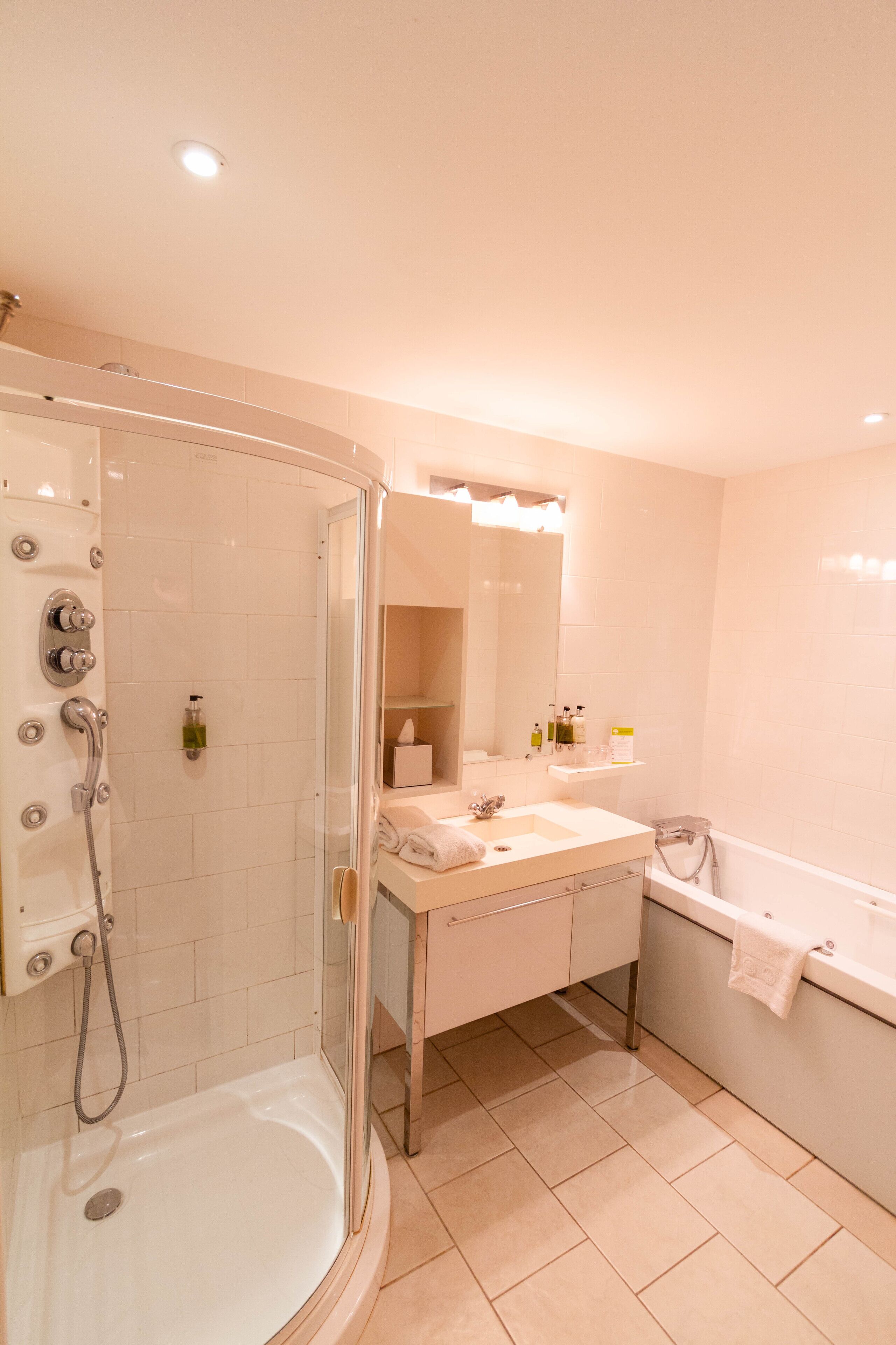 comfort room | bathroom | combined shower/bathtub, rainfall showerhead, designer toiletries