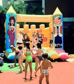 Children’s play area – outdoor