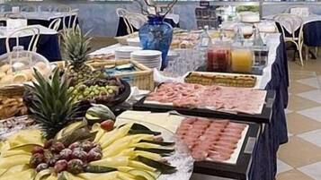 Breakfast, lunch and dinner served