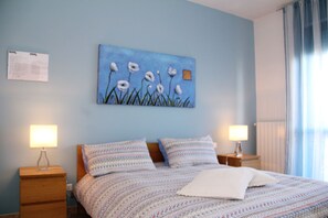 Kamar Double Comfort, balkon | Seprai Frette Italia dan selimut bulu angsa