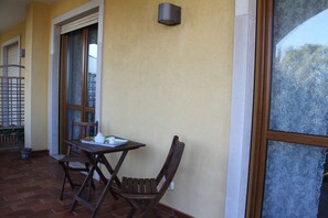 Chambre Double Supérieure, vue mer | Terrasse/Patio