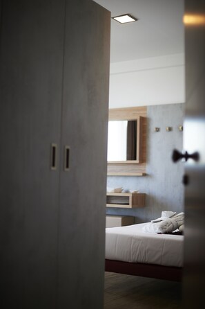 Superior Double Room | Minibar, in-room safe, desk, blackout drapes - Alisei Palace Hotel (Rimini)