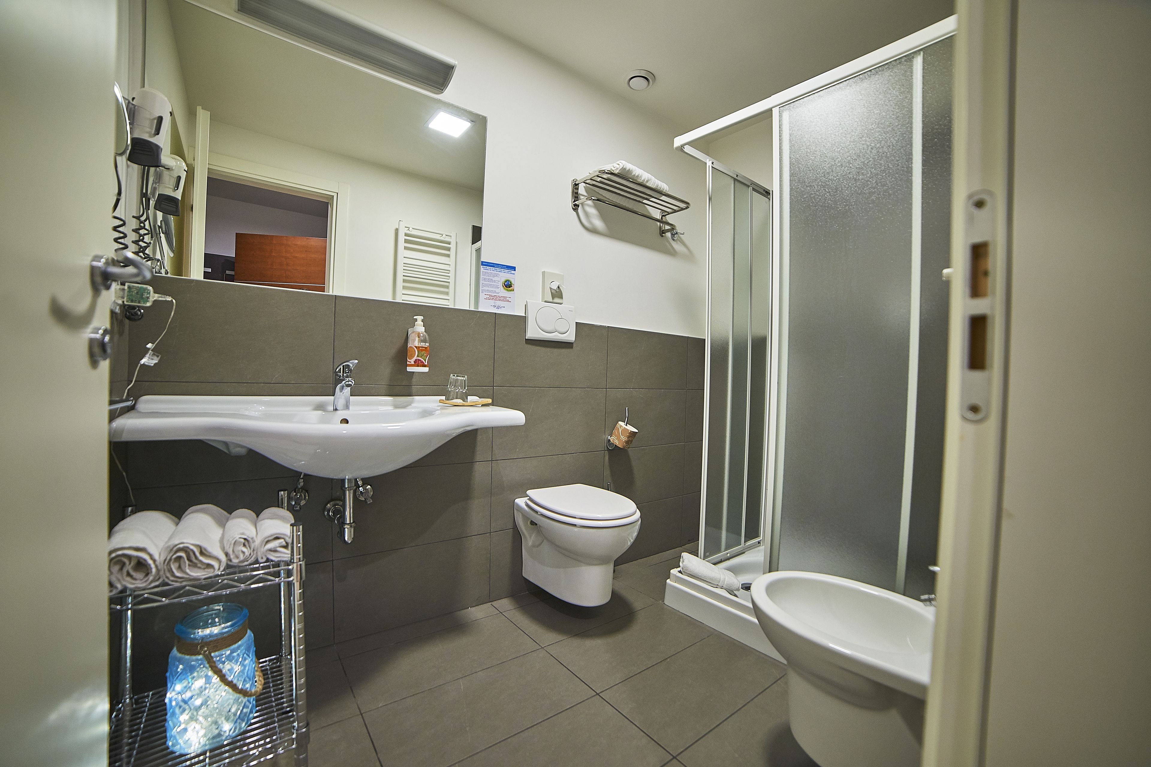 shower, free toiletries, hair dryer, bidet