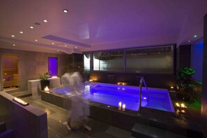 Een sauna, een bubbelbad, een stoombad