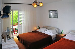 Iron/ironing board, cots/infant beds, rollaway beds, free WiFi - Guesthouse Tea Hvar (Hvar)