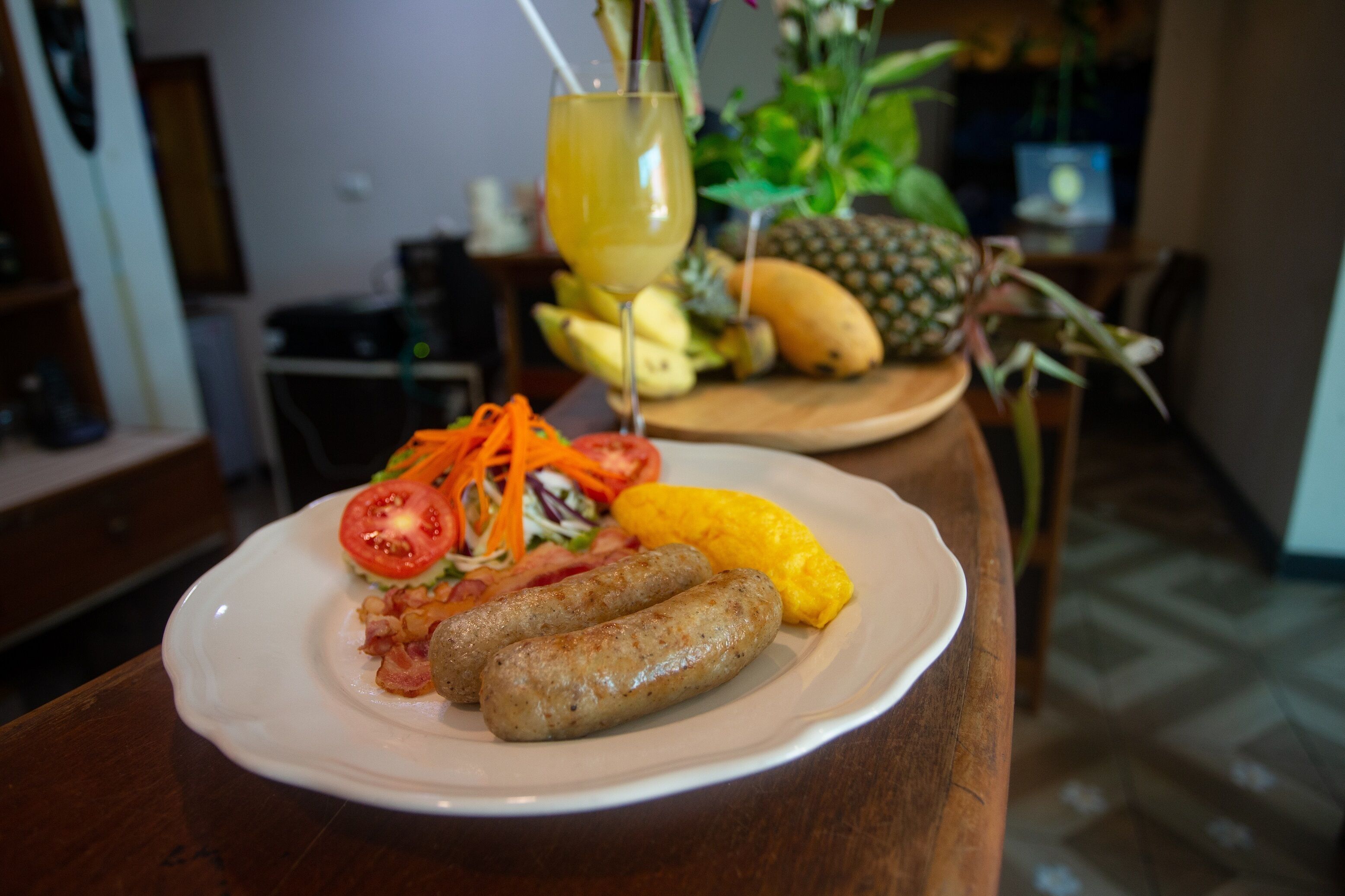 daily continental breakfast (thb 180 per person)