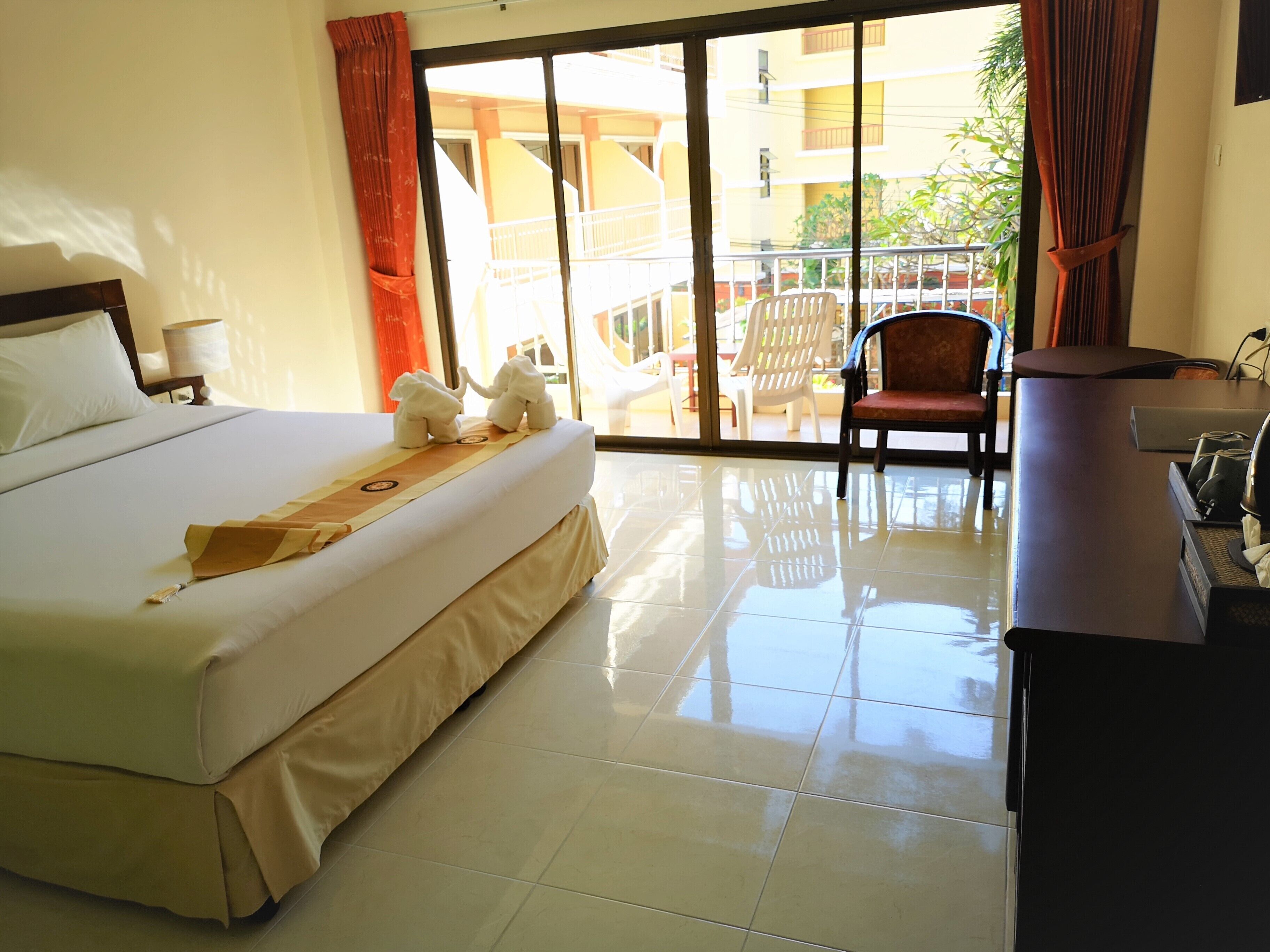 standard double room, 1 king bed, balcony, pool view | living area | 32-inch lcd tv with cable channels, tv