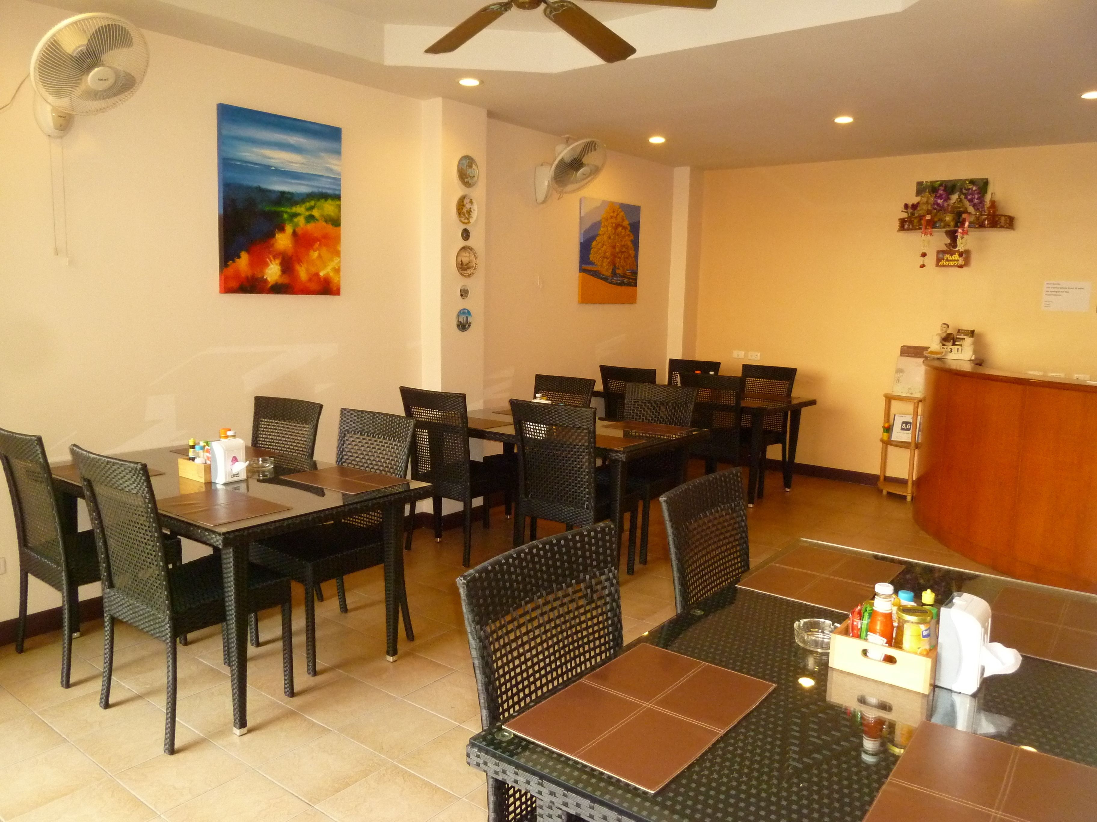 breakfast, lunch and dinner served