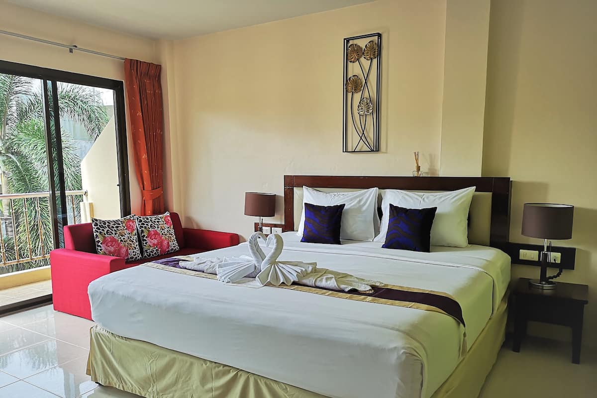 Deluxe Double Room, 1 King Bed, Balcony, Partial Sea View | Select Comfort beds, in-room safe, desk, free WiFi