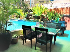 Breakfast, lunch and dinner served - Seven Seas Hotel (Patong)