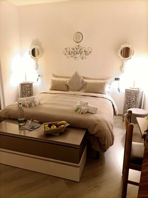 Economy Double Room | In-room safe, bed sheets - Hotel Mirabeau (Bellagio)