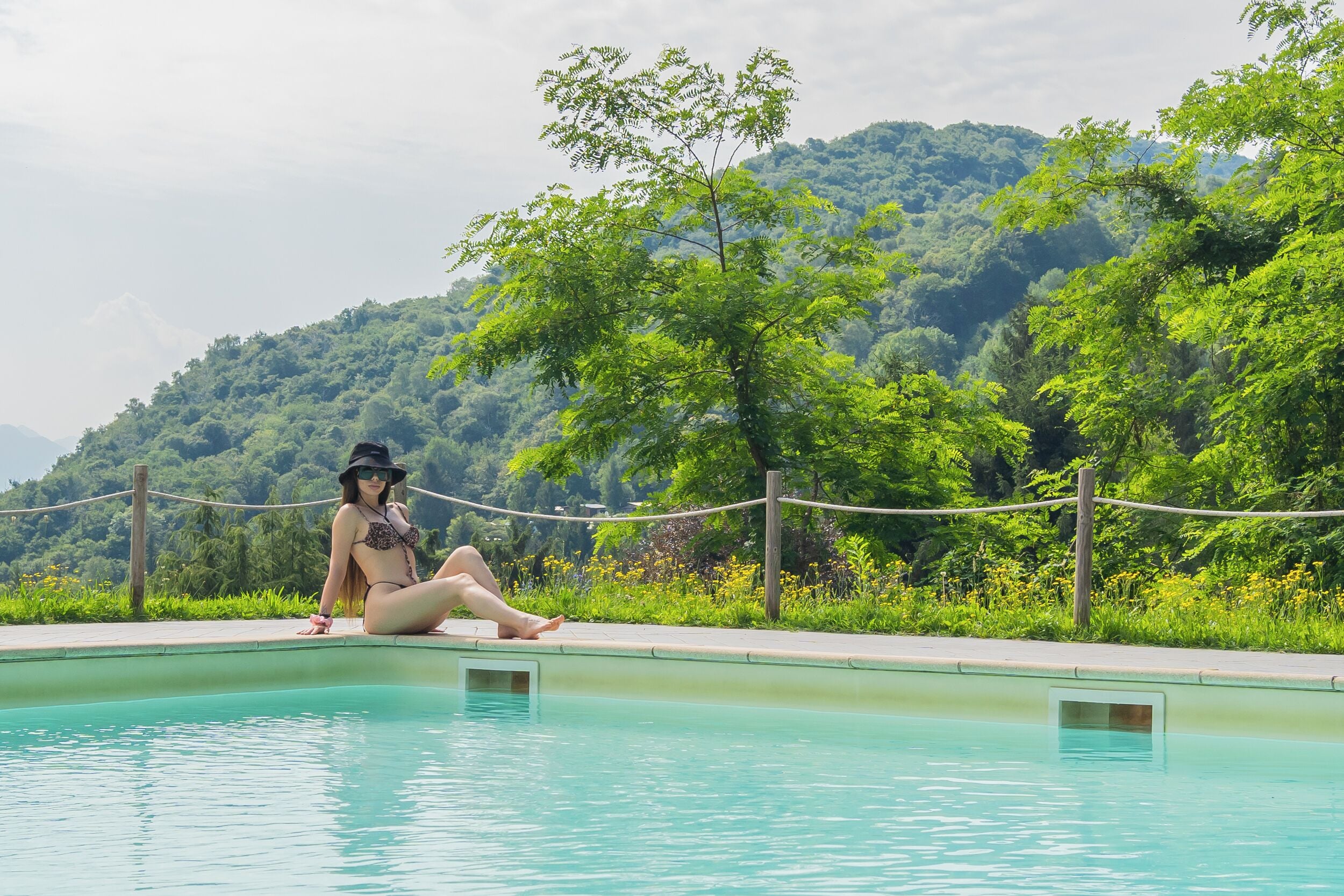 Piscine extérieure (ouverte en saison), chaises longues