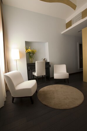 高档床上用品、客房内保险箱、特色装修、特色家居