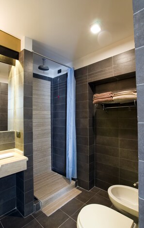 Premium bedding, in-room safe, individually decorated - Romeo al Babuino (Rome)