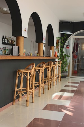 Bar (en el alojamiento)